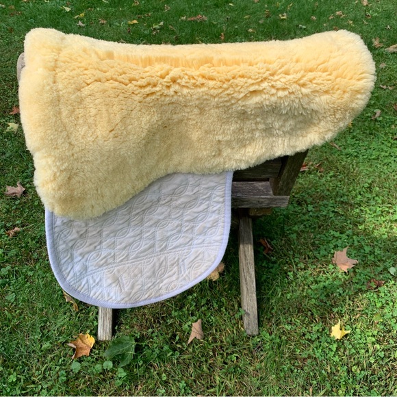 Dressage Half Pad German-made -  with lambskin seat and saddle flaps - Picture 6 of 6